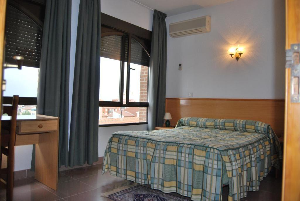 Hostal Cazalegas Room photo
